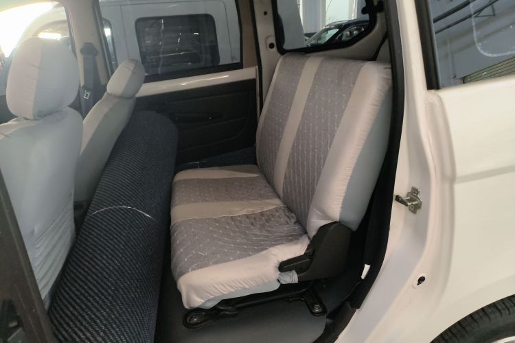 五菱汽车 五菱宏光 2015款 1.2L S 基本型国V中控内饰21