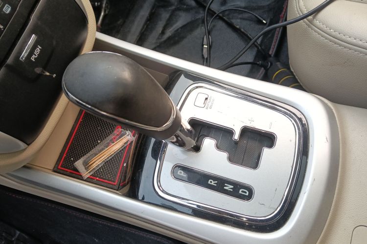 长安 逸动 2014款 1.6L 自动豪华型中控内饰18