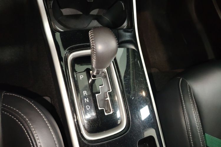 三菱 欧蓝德 2019款 2.4L 四驱致享版 5座 国VI局部细节18