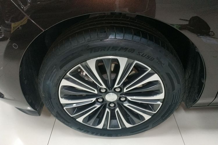 别克GL8 2021款 ES陆尊 653T 豪华型车身外观35