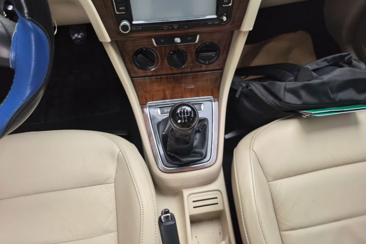 大众 朗逸 2013款 改款经典 1.6L 手动舒适版中控内饰18