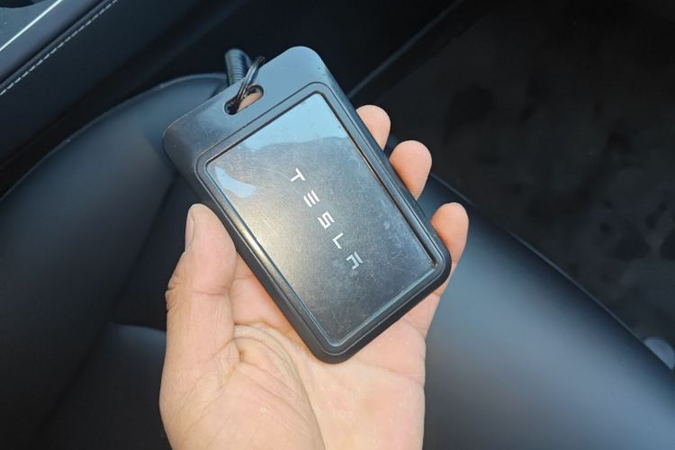 特斯拉 Model Y 2022款 改款 长续航全轮驱动版中控内饰11