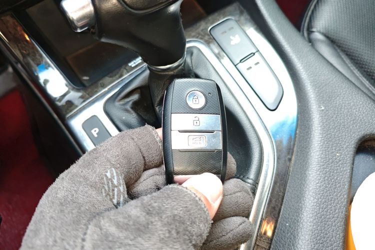 起亚K5 2014款 2.0L 自动LUXURY中控内饰11