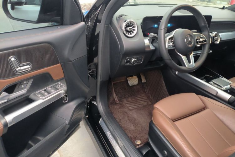 奔驰GLB 2021款 GLB 200 动感型中控内饰7003