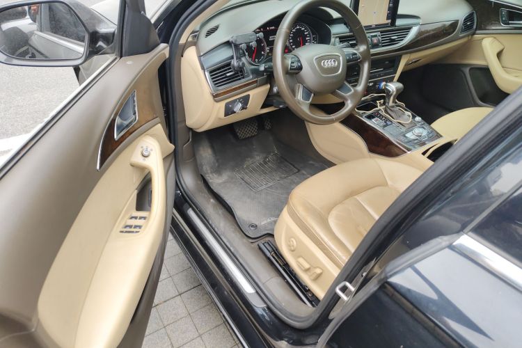 奥迪A6L 2012款 30 FSI 舒适型中控内饰7003