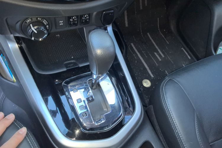 日产 途达 2020款 2.5L XL Upper 4WD 自动四驱豪华版中控内饰18