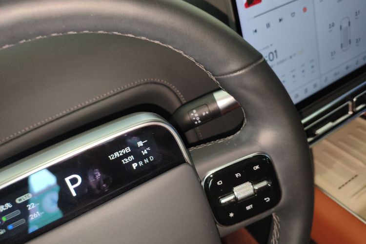 理想汽车 理想L7 2023款 Air中控内饰18