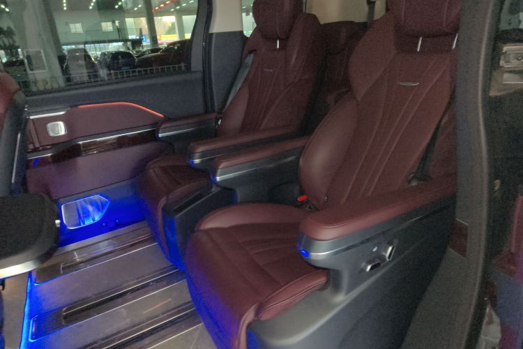 红旗HQ9 2023款 2.0T 智联旗享版中控内饰7004