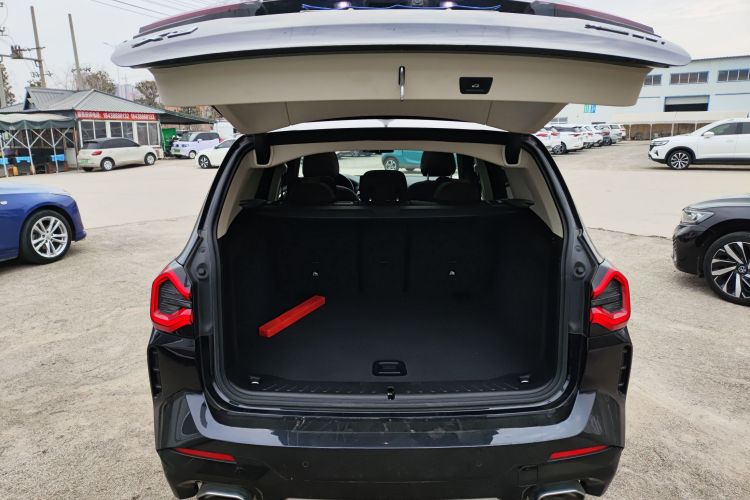 宝马X3 2022款 xDrive25i M运动套装机舱底盘23