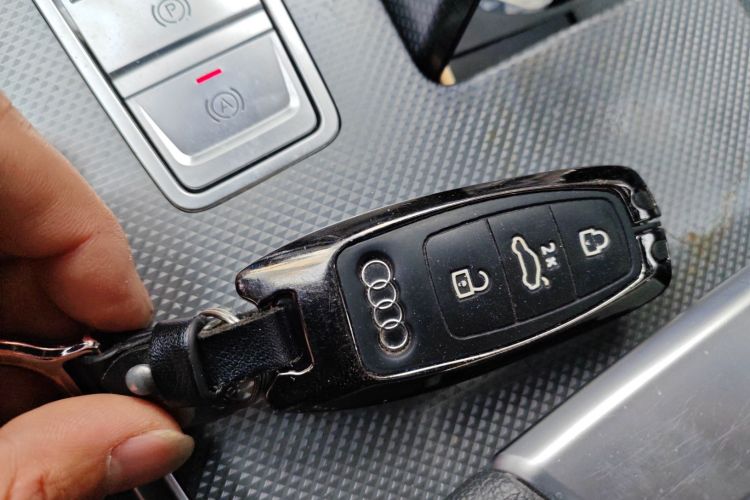 奥迪A6L 2024款 40 TFSI 豪华动感型中控内饰11