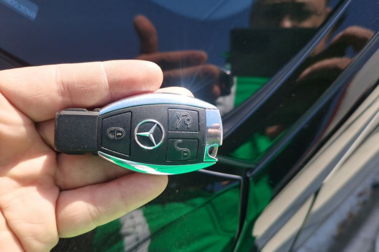 奔驰E级 2015款 改款 E 260 L 运动型中控内饰11