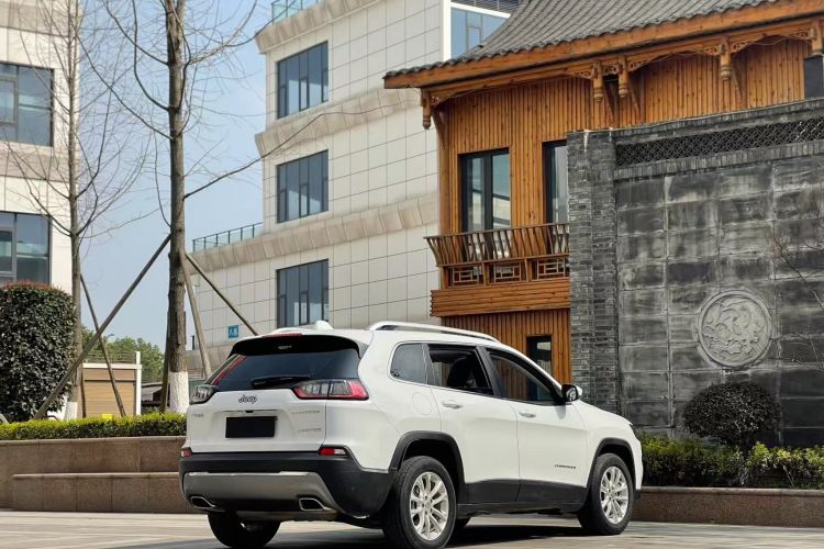 Jeep 自由光 2019款 2.0T 两驱智享版 国VI车身外观7