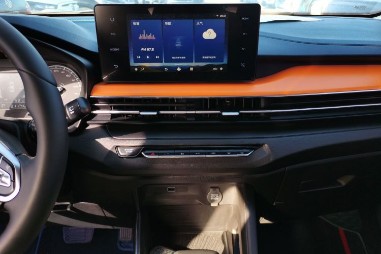 睿蓝汽车X3 PRO 2022款 1.5L CVT小飒中控内饰16