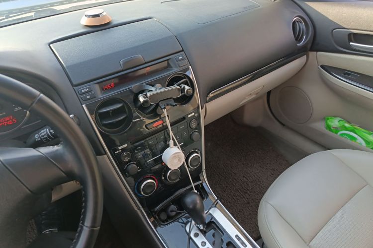 马自达6 2011款 2.0L 自动时尚型中控内饰16