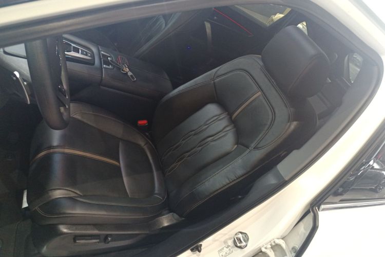 本田UR-V 2020款 240TURBO 两驱致悦版中控内饰19