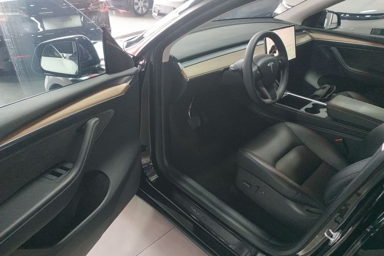 特斯拉 Model Y 2022款 长续航全轮驱动版中控内饰20