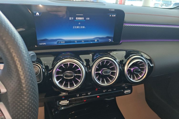 奔驰A级 2023款 A 200 L 时尚型中控内饰16