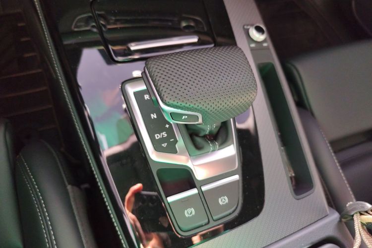 奥迪Q5L 2025款 40 TFSI 豪华动感型中控内饰18