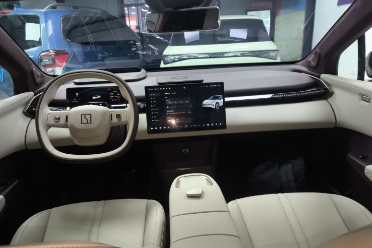 极氪X 2025款 五座后驱版中控内饰7002