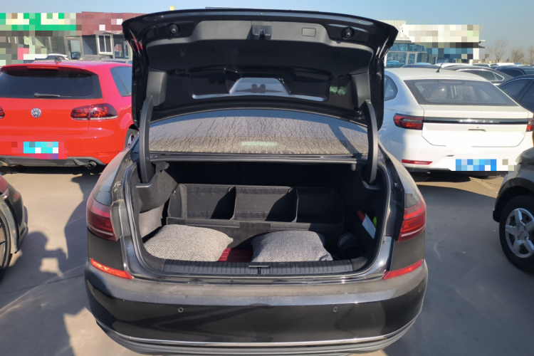 大众 帕萨特 2025款 出众款 330TSI 精英版机舱底盘23