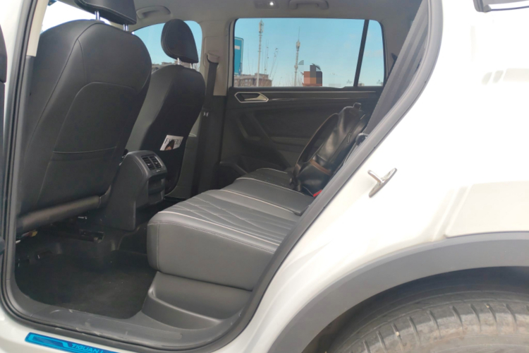 大众 途观L 2025款 出众款 300TSI 自动两驱龙腾版中控内饰21