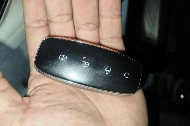 腾势D9 2024款 DM-i 980 四驱旗舰型中控内饰7001