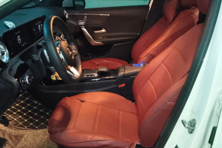 奔驰A级 2022款 改款三 A 200 L 运动轿车时尚型局部细节19