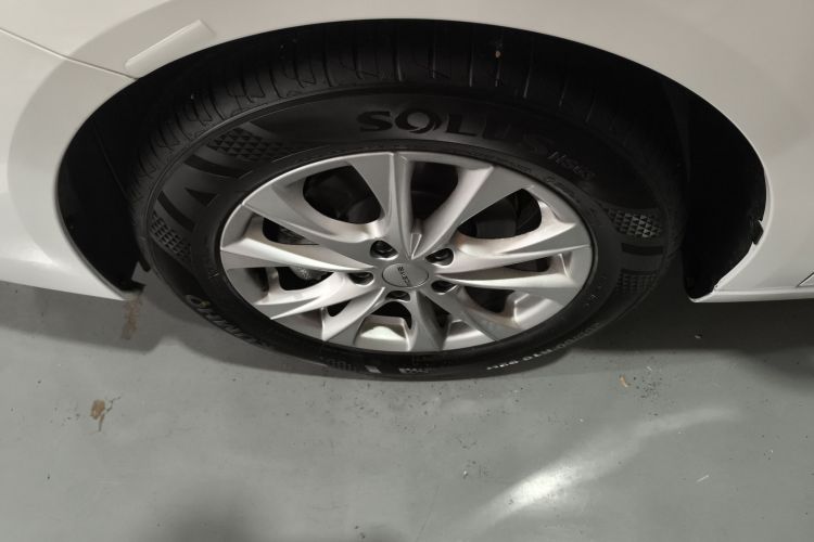 荣威i5 2023款 1.5L 手动舒享版车身外观6007