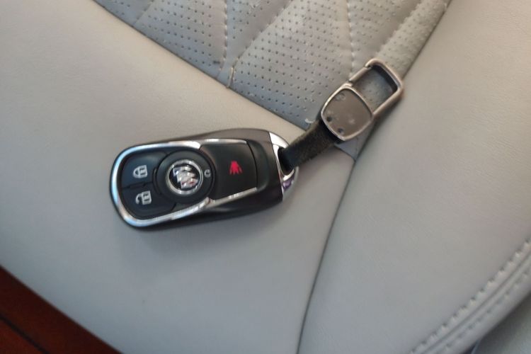 别克GL8 2021款 陆上公务舱 652T 舒适型中控内饰7001