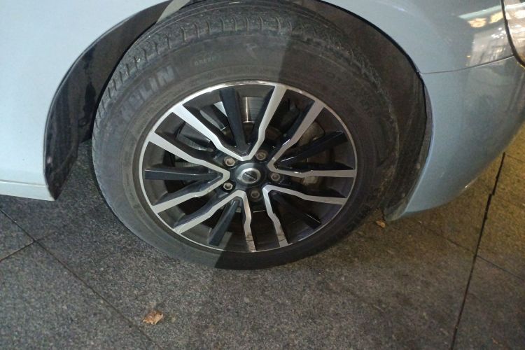 沃尔沃V40 2019款 T3 智逸版车身外观10