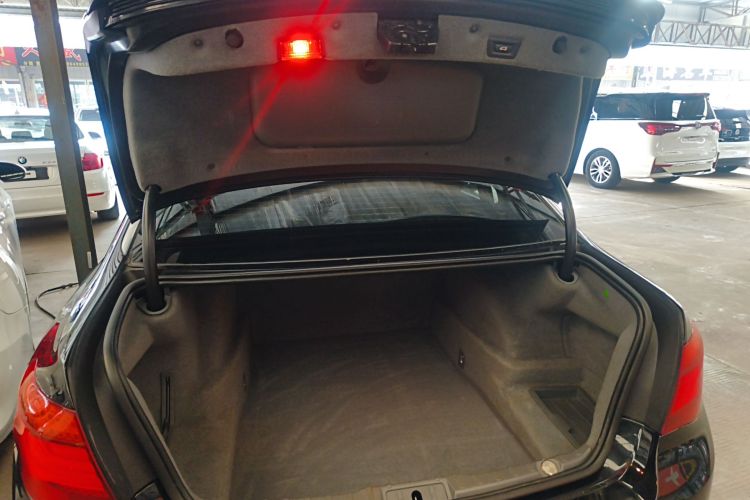 宝马7系 2014款 730Li 臻享型机舱底盘23