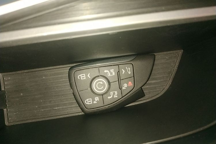 别克GL8新能源 2024款 陆尊 奢享版 6座中控内饰11