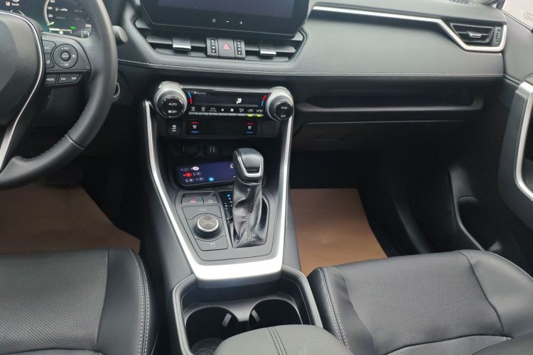 丰田 威兰达 2023款 双擎 2.5L E-CVT四驱尊贵版局部细节18