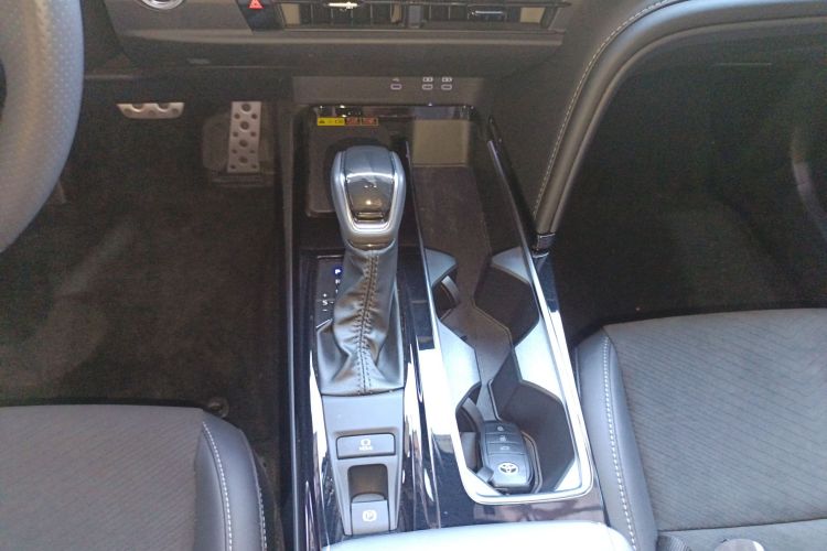 丰田 凯美瑞 2024款 双擎 2.0HS 运动版局部细节18