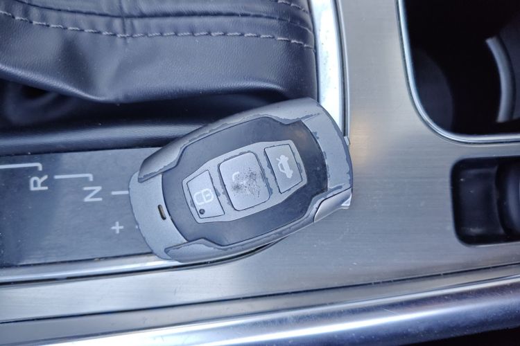 比亚迪 宋 2016款 盖世版 1.5TID 自动精英型中控内饰7001