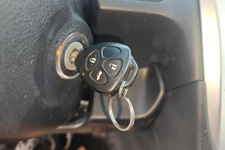 丰田 凯美瑞 2012款 骏瑞 2.0S 耀动版中控内饰11