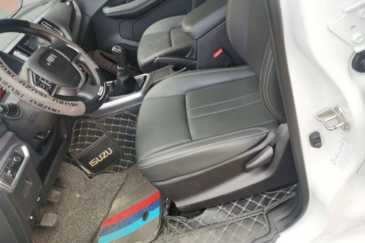 五十铃 瑞迈 2022款 2.8T经典柴油两驱舒享型长轴版JE493ZLQ6E局部细节19