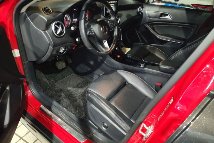 奔驰GLA 2016款 GLA 200 时尚型局部细节19