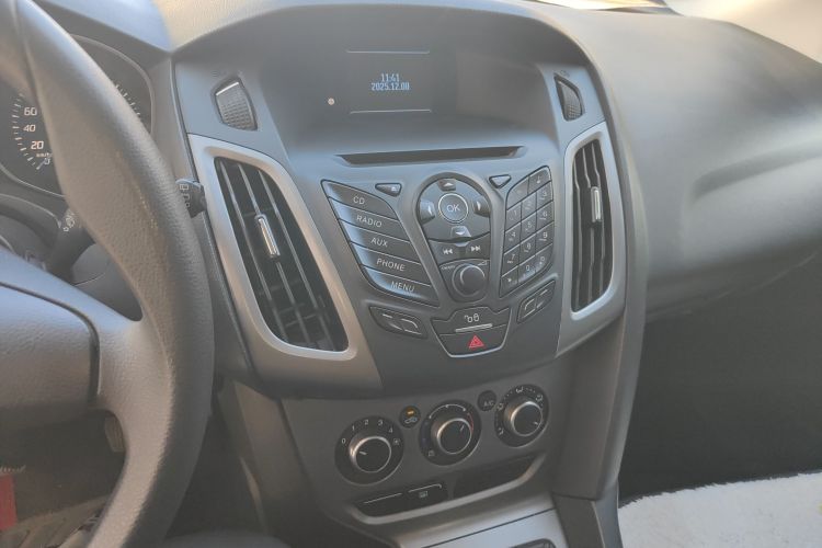 福特 福克斯 2012款 两厢 1.6L 手动舒适型中控内饰16