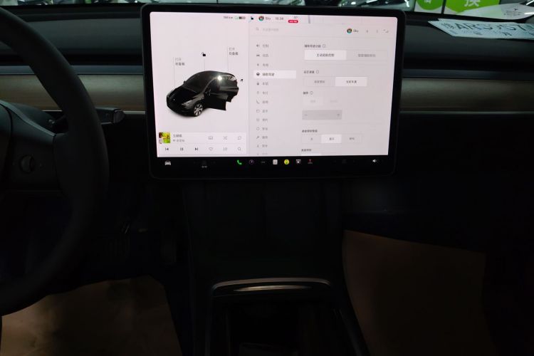 特斯拉 Model Y 2021款 标准续航后驱版中控内饰16
