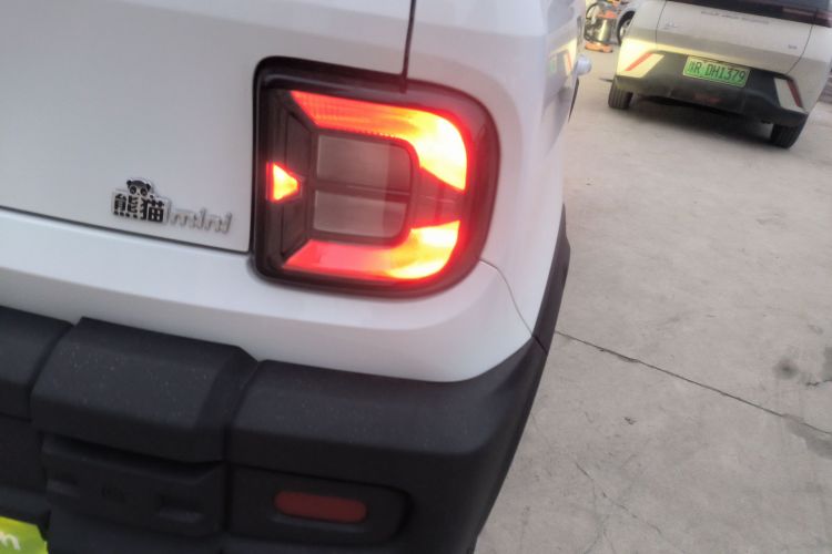 吉利银河 2025款 210km 熊猫骑士车身外观9