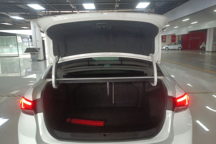 别克 英朗 2019款 15T 双离合互联精英型 国V机舱底盘23