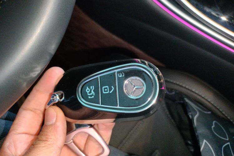 奔驰C级 2024款 改款 C 260 L 运动版中控内饰11