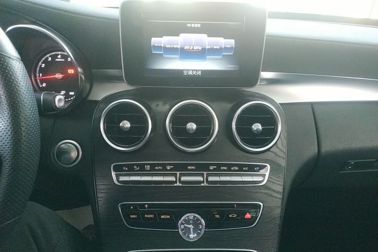 奔驰C级 2016款 C 200 L 运动型局部细节16