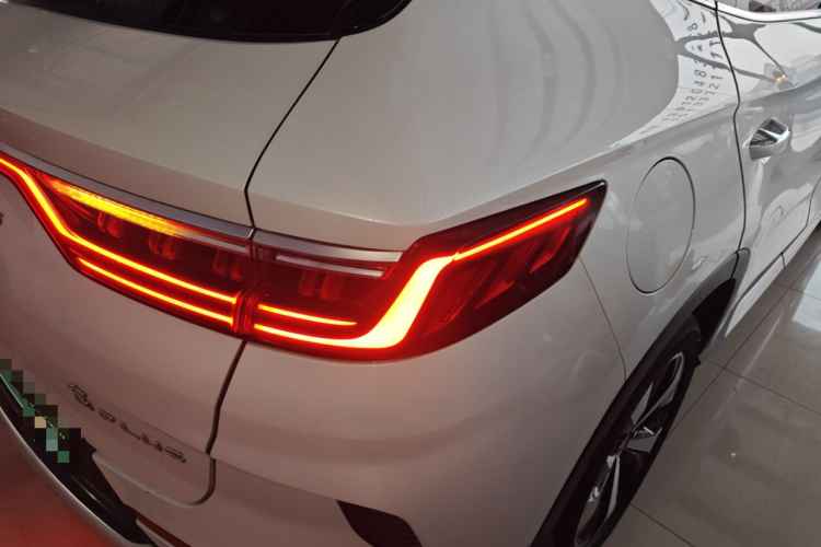 比亚迪 宋PLUS新能源 2021款 DM-i 51KM 尊荣型车身外观6006