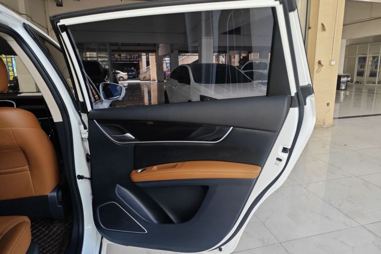 比亚迪 宋MAX 2018款 1.5T 自动智联豪华型 6座中控内饰45