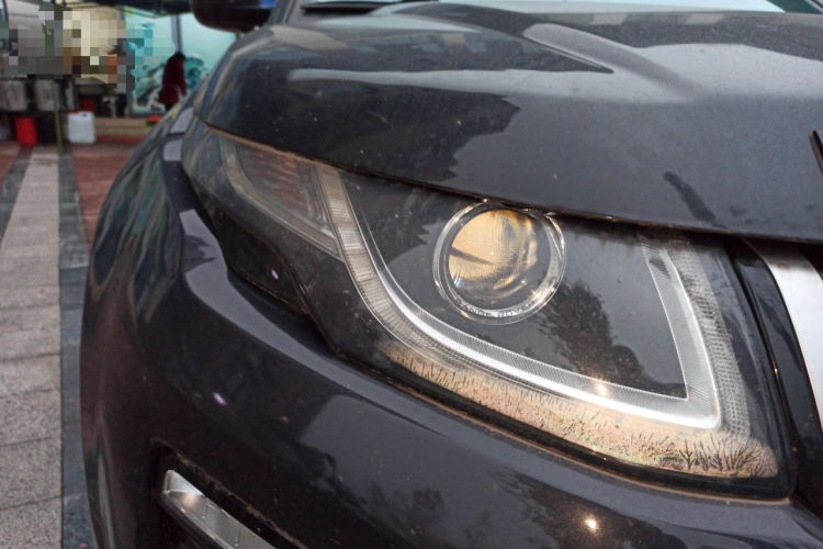 路虎 揽胜极光 2018款 240PS SE DYNAMIC 智锐版车身外观8