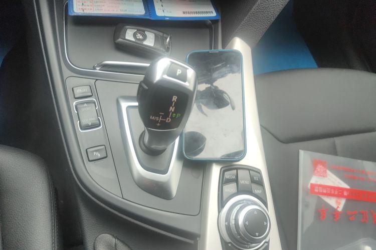 宝马3系 2016款 320i 时尚型中控内饰18