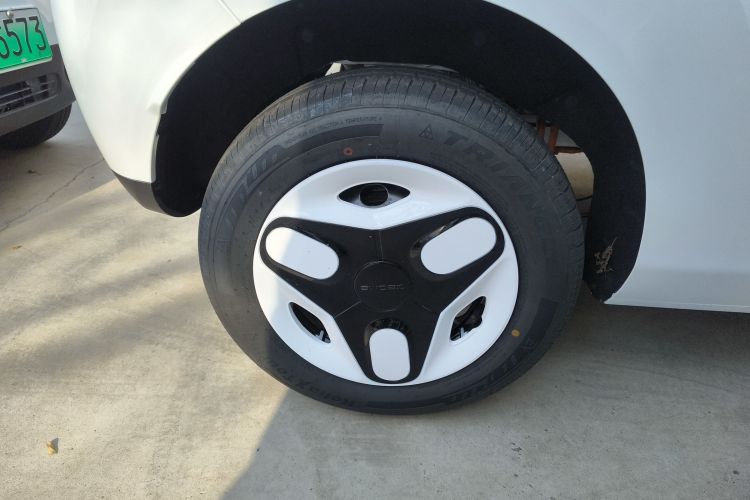 吉利银河 熊猫 2025款 210km 元气熊车身外观6008