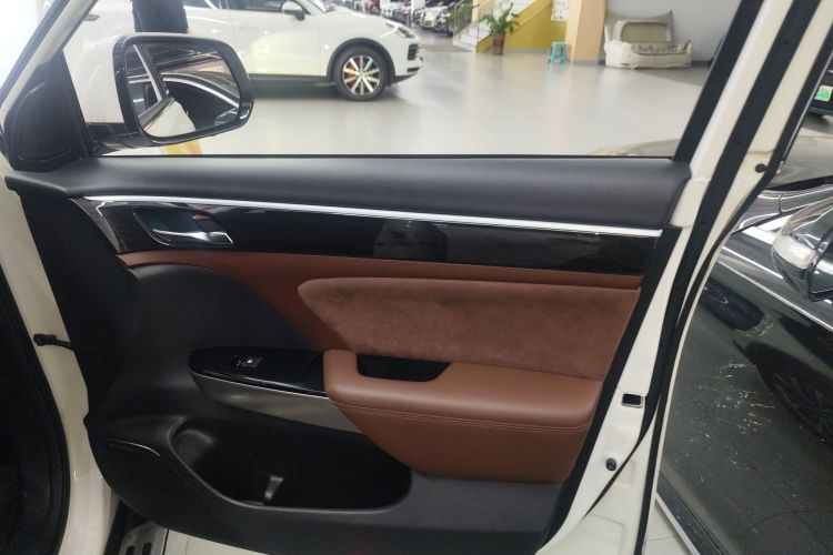 广汽传祺 传祺GS8 2017款 320T 两驱豪华智联版（七座）中控内饰42